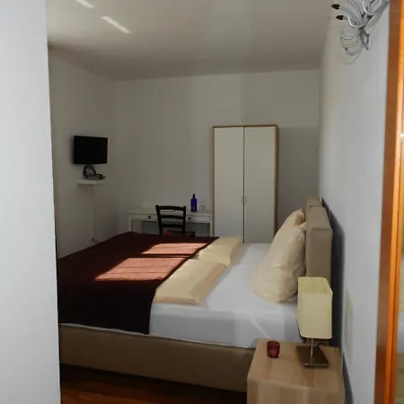 La Chacra Pension Erftstadt Esterno foto